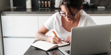 Becas y capacitaciones para emprendedores