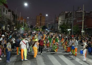 Murgas, comparsas y batucadas en los barrios de la ciudad