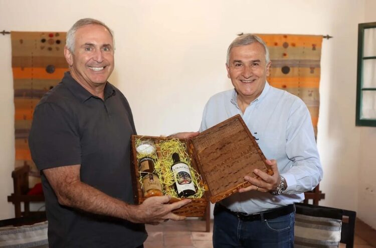 Morales lideró una tradicional ceremonia del Carnaval jujeño junto al embajador de EE.UU.