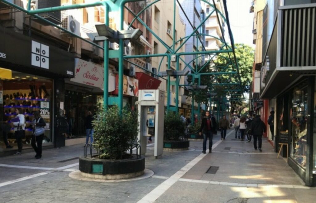 Las ventas minoristas cayeron un 0,3% interanual en enero