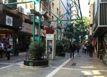 Las ventas minoristas cayeron un 0,3% interanual en enero