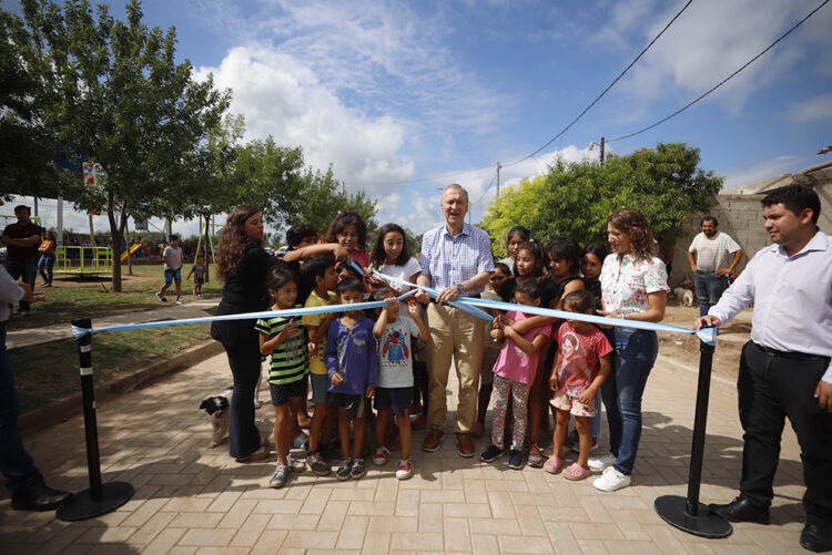 Schiaretti habilitó obras de urbanización y un polideportivo social