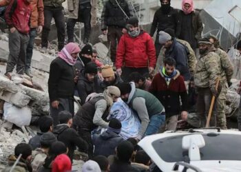 Mientras el frío complica a los socorristas en Turquía y Siria, la cifra de muertos ascendió a más de 17.100