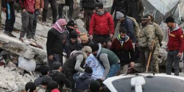 Mientras el frío complica a los socorristas en Turquía y Siria, la cifra de muertos ascendió a más de 17.100