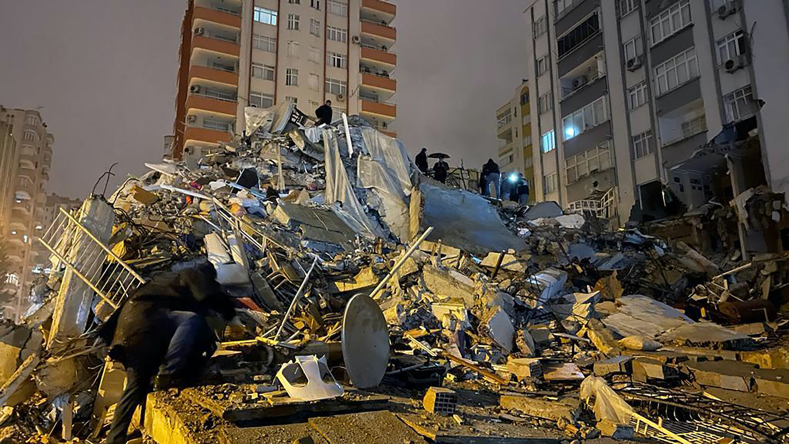 Un devastador terremoto de 7,8 de magnitud en Turquía y Siria deja como saldo más de 1300 muertos