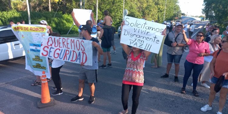 Marcharon en Falda del Carmen en reclamo por más seguridad