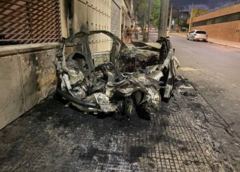 Explosión, choque y fuga protagonizadas por dos delincuentes en barrio San Vicente