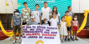 Once niños dieron el «campanazo» celebrando el fin de sus tratamientos oncológicos en el Hospital Infantil