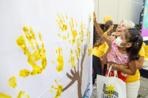 Once niños dieron el "campanazo" celebrando el fin de sus tratamientos oncológicos en el Hospital Infantil