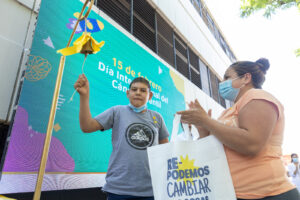 Once niños dieron el "campanazo" celebrando el fin de sus tratamientos oncológicos en el Hospital Infantil