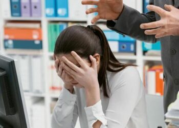 ¿Por qué las mujeres siguen siendo las más afectadas por la violencia y el acoso laboral?