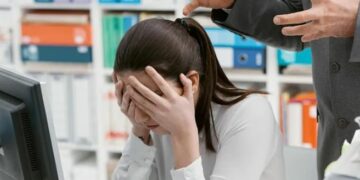 ¿Por qué las mujeres siguen siendo las más afectadas por la violencia y el acoso laboral?