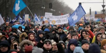 Miles de alemanes marcharon pidiendo negociar con Rusia