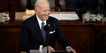 Biden pidió endeudarse más y llamó a la unidad bipartidista