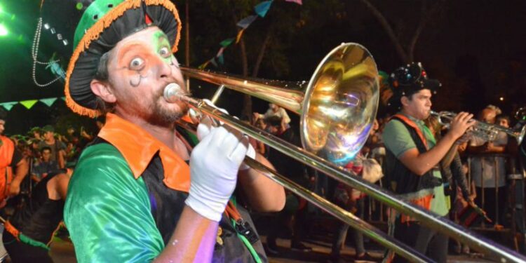 Los barrios de la ciudad celebran el carnaval