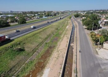 Un taxista falleció al caer en un desagüe de la Circunvalación