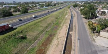 Un taxista falleció al caer en un desagüe de la Circunvalación