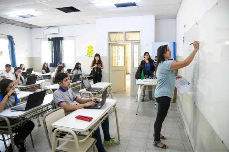 Preocupación en la oposición por las subas en las cuotas de los colegios