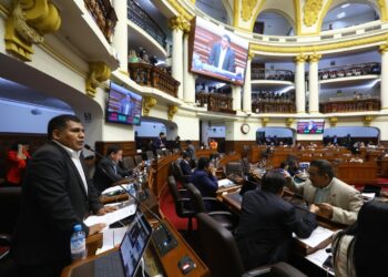 El Congreso rechazó adelantar los comicios a 2023