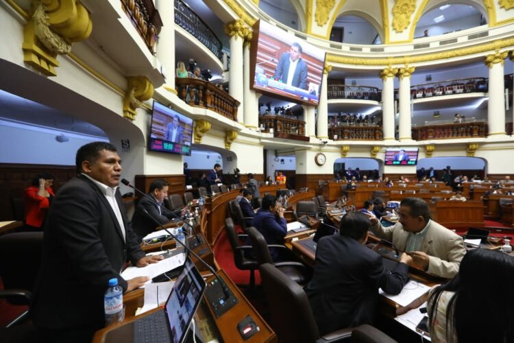 El Congreso rechazó adelantar los comicios a 2023