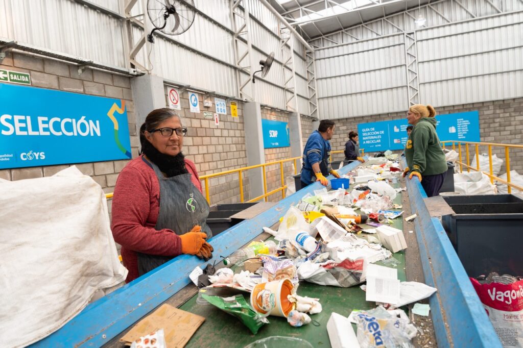 Los centros verdes dan trabajo a unas 800 familias de cooperativas afiliadas