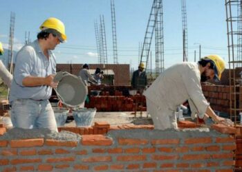 La construcción alcanzó récord histórico de empleo y la industria lleva 29 meses de crecimiento