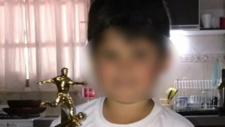 Se reencontró con su abuelo el menor que había sido secuestrado por sus padres