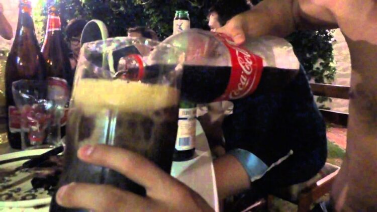 Compró una súper oferta de fernet, pero al probarlo se llevó una desagradable sorpresa