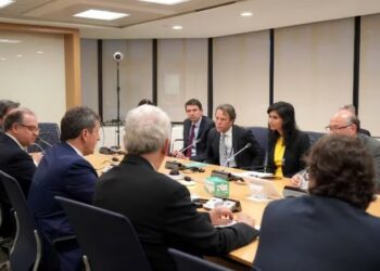 Un equipo del FMI avanza en la cuarta revisión del acuerdo