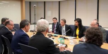 Un equipo del FMI avanza en la cuarta revisión del acuerdo