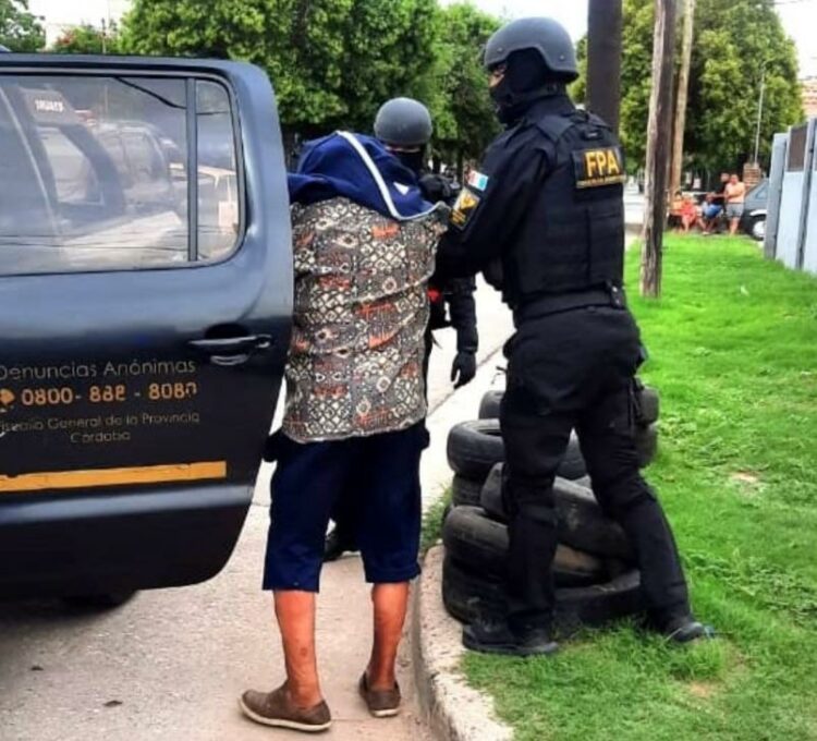 Tras allanamientos en el sureste de la ciudad, desbarataron un kiosco con más de 3 mil dosis de cocaína