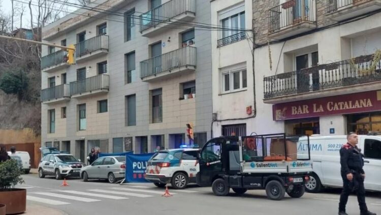 Las gemelas que saltaron de un tercer piso en Barcelona sufrían bullying, dijo su abuela