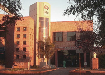 Investigan la muerte de un hombre que fue herido de bala en Villa Siburu