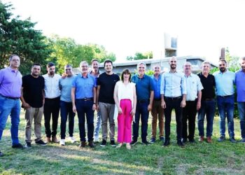 Llaryora ya sumó 20 intendentes radicales a su coalición ampliada