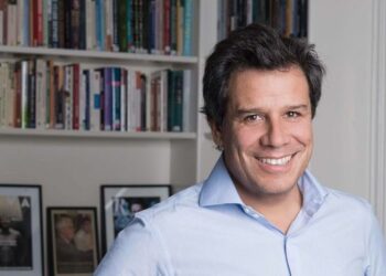 Manes convocó al radicalismo a liderar una tercera vía popular