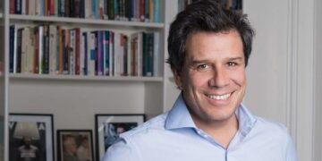 Manes convocó al radicalismo a liderar una tercera vía popular