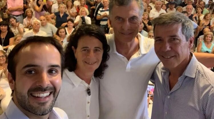 El ex presidente Mauricio Macri durante su recorrida en La Pampa.