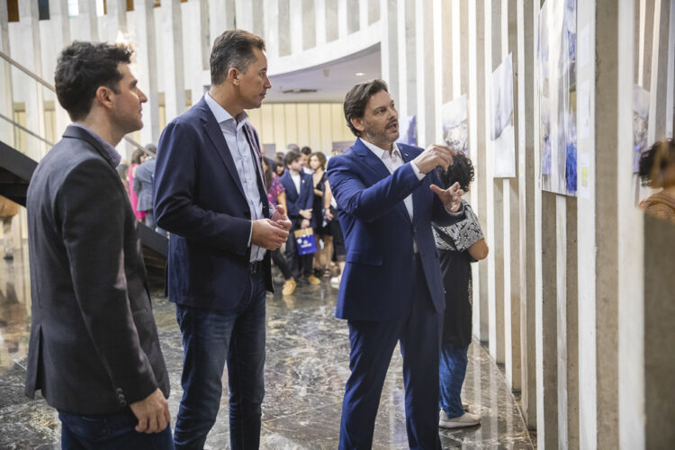 Muestra fotográfica en la Unicameral