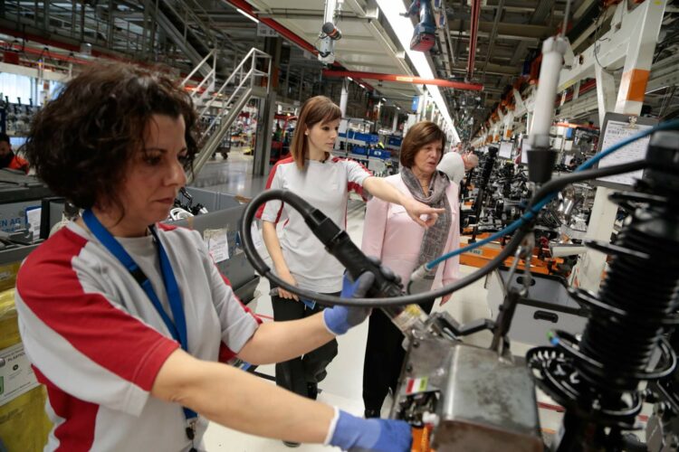 Subió la participación de mujeres asalariadas y supera los porcentajes de la situación prepandemia