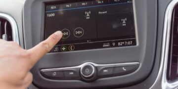 Condenaron a una automotriz por no reparar una pantalla de información