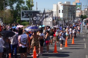 Masiva marcha de piqueteros contra el “ajuste” nacional Masiva marcha de piqueteros contra el “ajuste” nacional