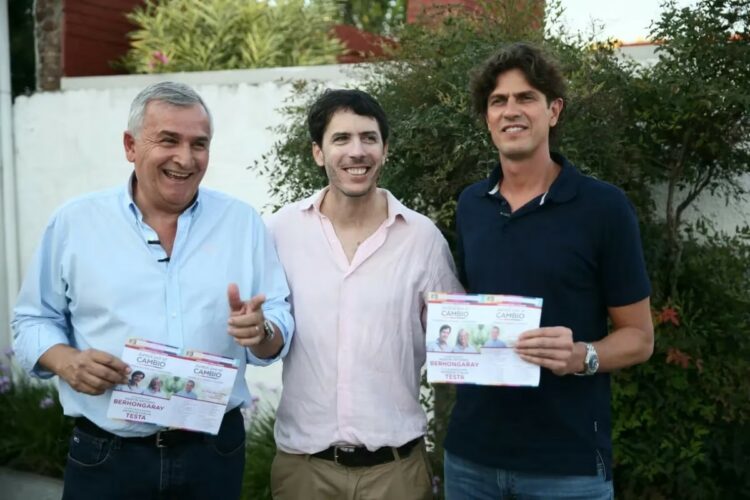 Morales, Berhongaray y Lousteau en una visita a la ciudad de Santa Rosa en la campaña para las Paso del domingo.