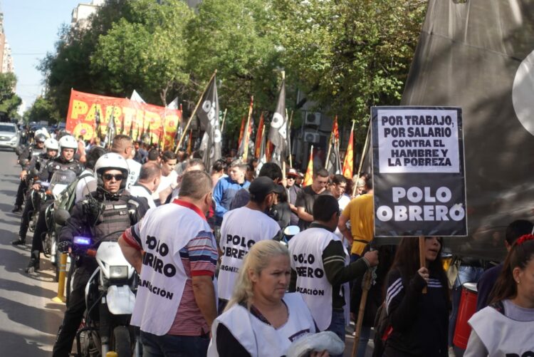 Amplio operativo policial para limitar las protestas piqueteras Amplio operativo policial para limitar las protestas piqueteras