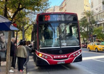 UTA consiguió un 29,4% de aumento y se enfría el paro de transporte urbano