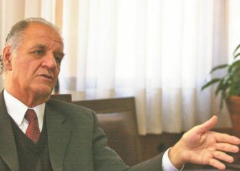 Bustos Fierro resiste su jubilación aunque ya tiene a dos reemplazantes