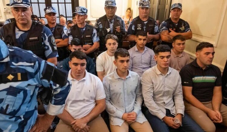 Condenan a perpetua a cinco de los ocho rugbiers