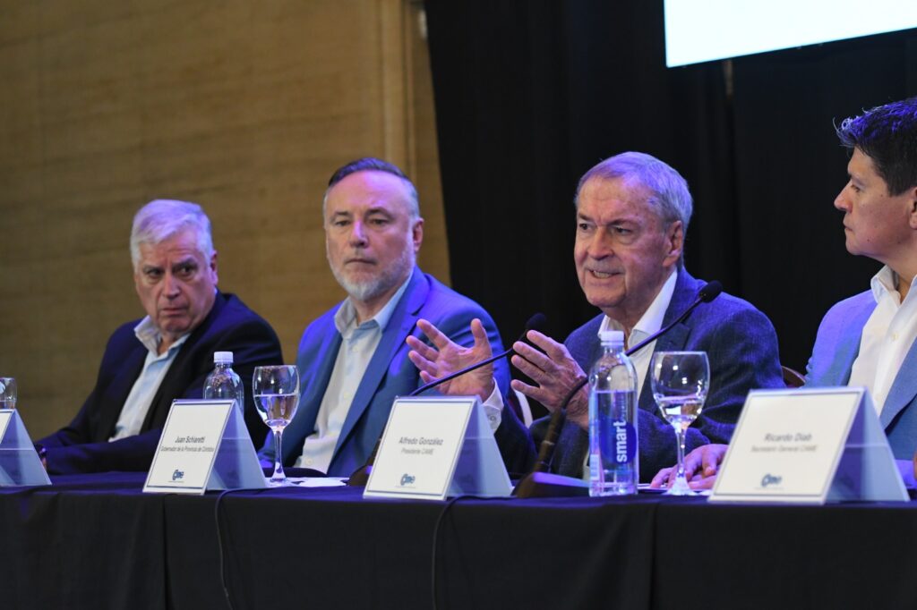 Schiaretti criticó el déficit fiscal y la falta de dólares