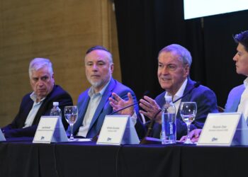 Schiaretti criticó el déficit fiscal y la falta de dólares