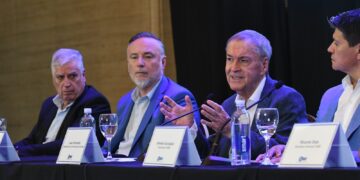 Schiaretti criticó el déficit fiscal y la falta de dólares