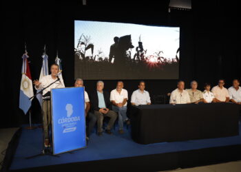 Schiaretti calificó como un «mal impuesto» a las retenciones: «No existen en América, Europa ni Asia»